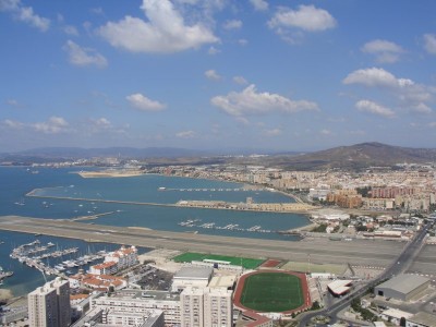 Gibraltar_Airport,_Bay_of_Gibraltar_and_La_Línea_from_the_Rock.jpg