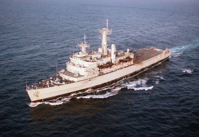 1024px-HMS_Fearless_(L10)_off_North_Carolina_1996.JPEG