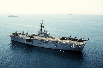 USS_Iwo_Jima_(LPH-2),_portside_view.jpg