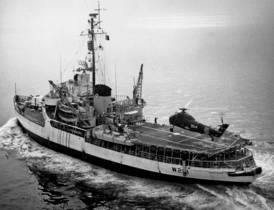 SH-34J_landing_on_USCGC_Westwind_(WAGB-281)_1961.jpeg