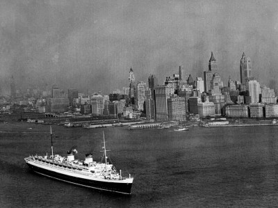 the-ss-rex-and-the-new-york-city-everett.jpg