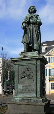 320px-Beethoven_monument_bonn_muensterplatz_2008.jpg