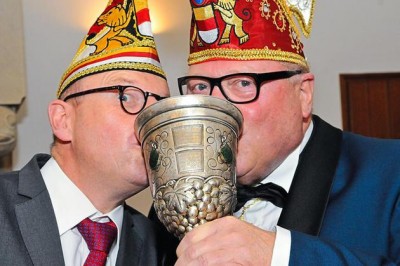 Prinz-Bernard-startet-in-die-Session-Der-Lebensfreude-eine-Buehne-bieten_image_630_420f_wn.jpg (49.88 KiB) 6152-mal betrachtet Prinz-Bernard-startet-in-die-Session-Der-Lebensfreude-eine-Buehne-bieten_image_630_420f_wn.jpg