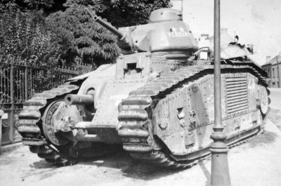 Char_B1_bis_452_named_Verdun_II_of_1st_DCR_front.jpg