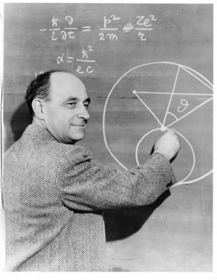 Enrico_Fermi_at_the_blackboard-450x580.jpg