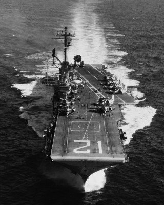 USS_Hornet_(CVS-12)_underway_at_sea_on_9_August_1968_(USN_1116887).jpg (9.89 MiB) 2597-mal betrachtet USS_Hornet_(CVS-12)_underway_at_sea_on_9_August_1968_(USN_1116887).jpg