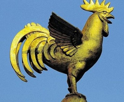 Der-goldene-Hahn-am-Kardinal-Hengsbach-Platz.jpg