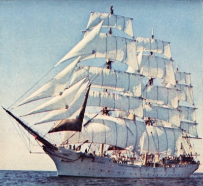 Dar_Pomorza_pod_zaglami_s.jpg