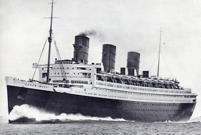 Queen-Mary-departing-Southampton-sml-1936.jpg