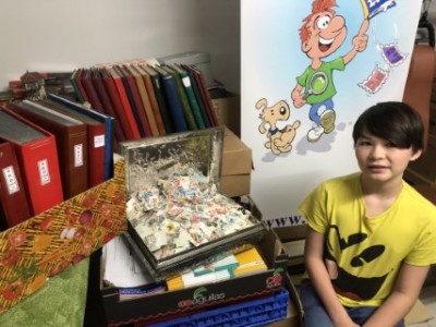 Jonas Vester im Briefmarkenzimmer - Kopie (Handy).jpg (49.91 KiB) 1205-mal betrachtet Jonas Vester im Briefmarkenzimmer - Kopie (Handy).jpg