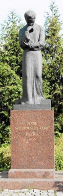sklodowska-600x899 (2).jpg