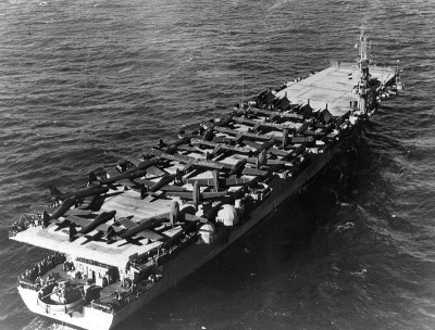 800px-USS_Cape_Esperance_(CVE-88)_transporting_aircraft_to_Korea_c1951.jpeg