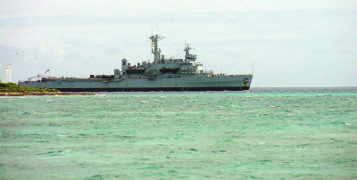 HMS_Fearless_(L10)_2001.jpg